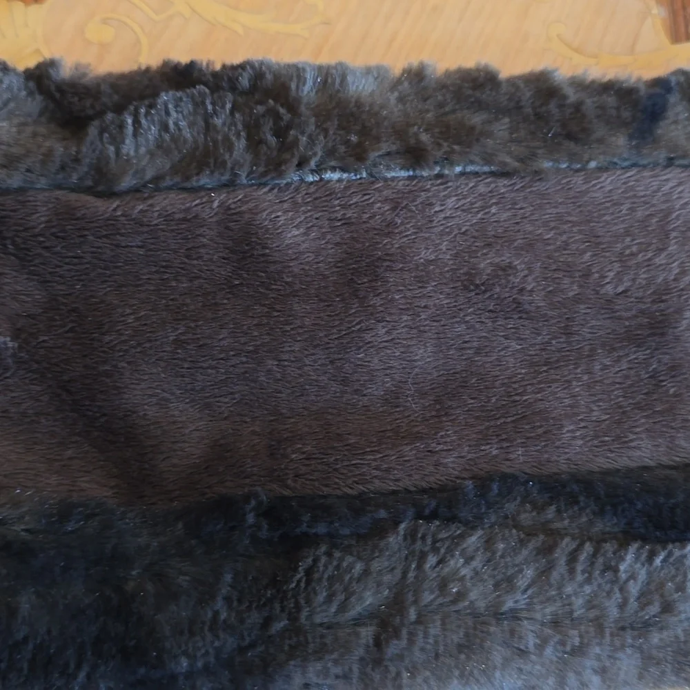 Luxurious Brown Vintage Faux Fur Keyhole Scarf​​ - Picture 4 of 6
